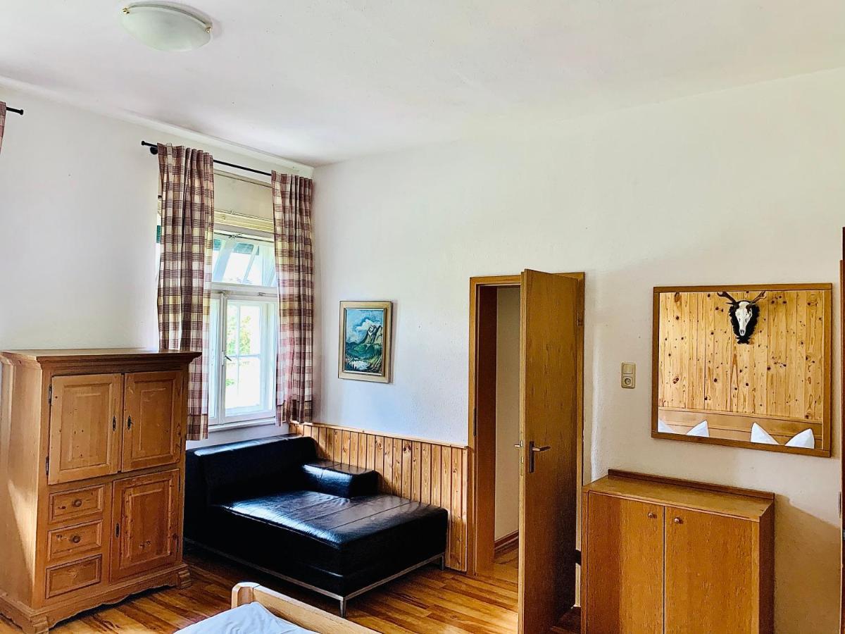 Gaestehaus Hohe Tannen การ์มิช-พาร์เทนเคียร์เชน ภายนอก รูปภาพ
