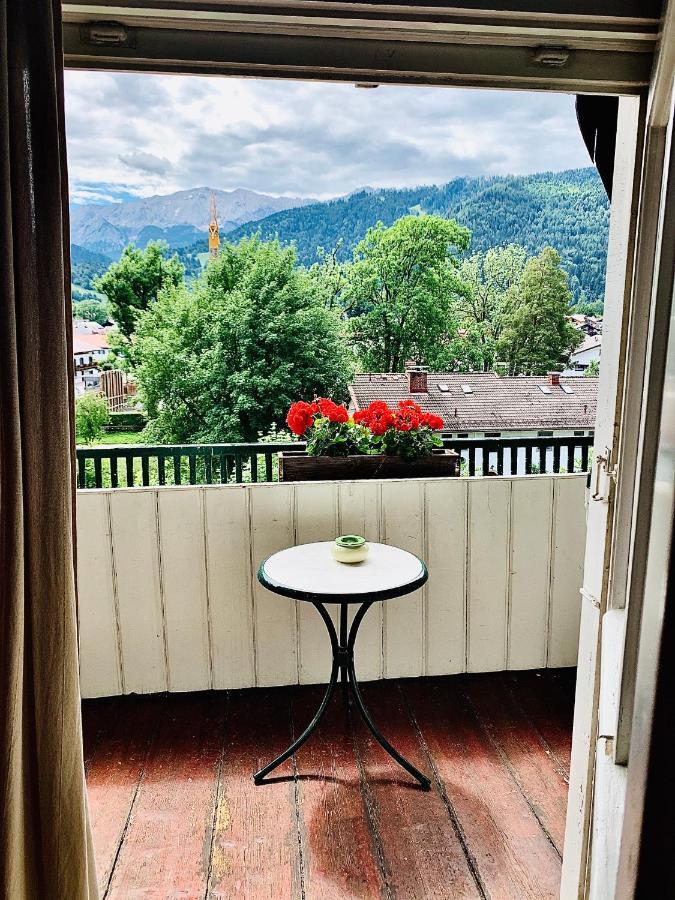 Gaestehaus Hohe Tannen การ์มิช-พาร์เทนเคียร์เชน ภายนอก รูปภาพ