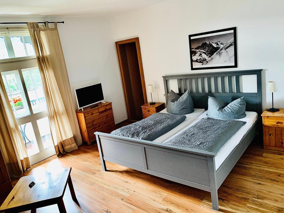 Gaestehaus Hohe Tannen การ์มิช-พาร์เทนเคียร์เชน ภายนอก รูปภาพ