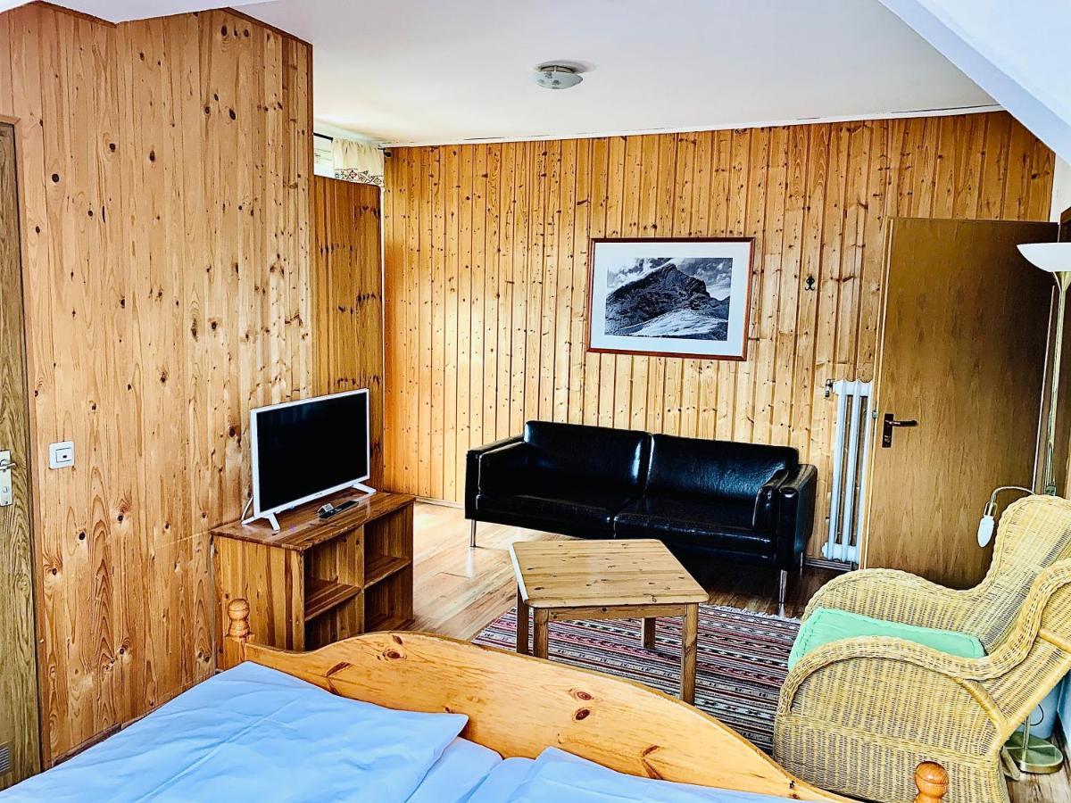 Gaestehaus Hohe Tannen การ์มิช-พาร์เทนเคียร์เชน ภายนอก รูปภาพ