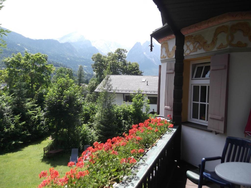 Gaestehaus Hohe Tannen การ์มิช-พาร์เทนเคียร์เชน ภายนอก รูปภาพ