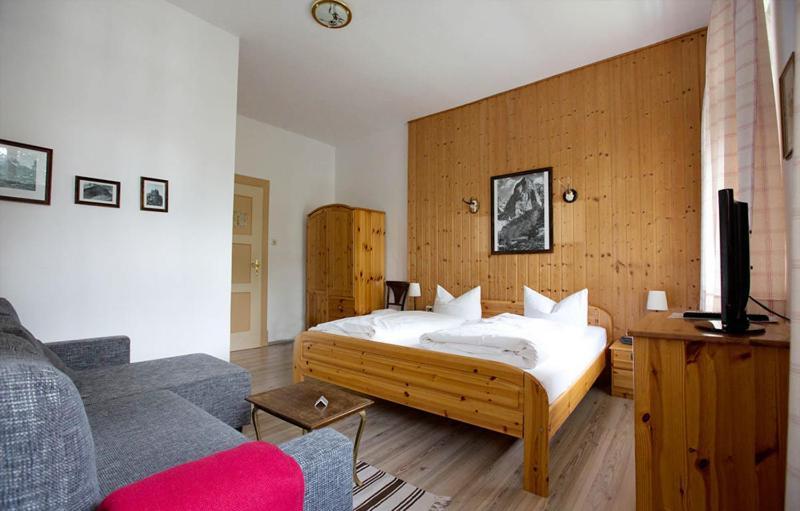 Gaestehaus Hohe Tannen การ์มิช-พาร์เทนเคียร์เชน ภายนอก รูปภาพ